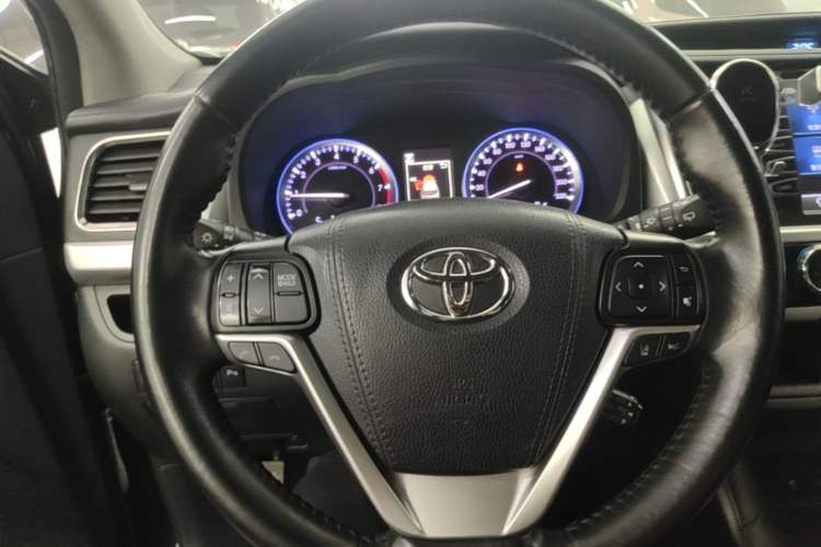 Used Toyota Highlander 2018 2.0T Four-Wheel Drive Luxury Version 7 Seats China VI Standard Steering Wheel