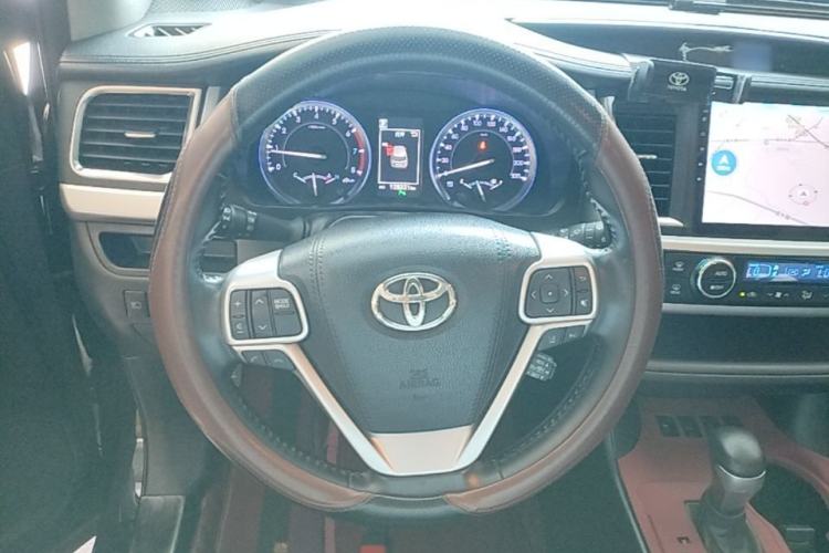 Used Toyota Highlander 2018 2.0T Four-Wheel Drive Luxury Edition 7 Seats China V Emission Standard Steering Wheel