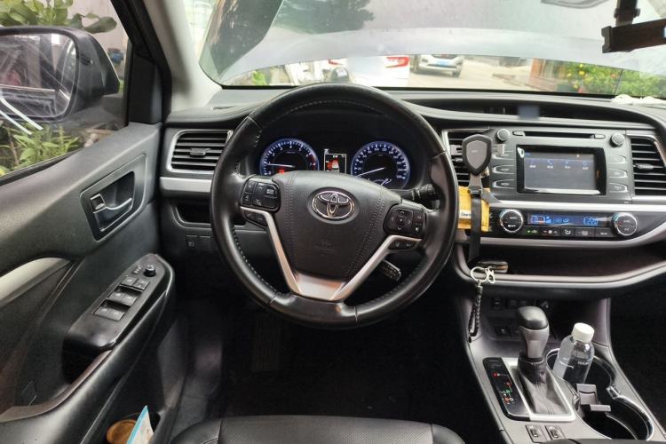 Used Toyota Highlander 2018 2.0T Four-Wheel Drive Luxury Edition 7 Seats China V Emission Standard Steering Wheel