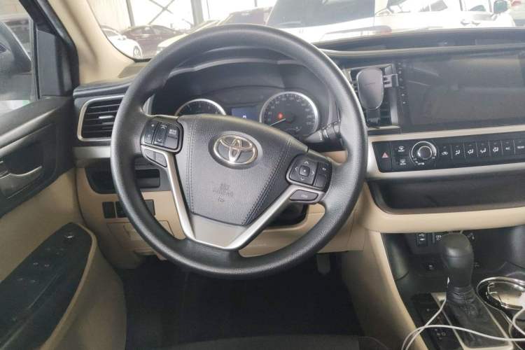 Used Toyota Highlander 2018 2.0T Four-Wheel Drive Elite Edition 7 Seats China VI Standard Steering Wheel
