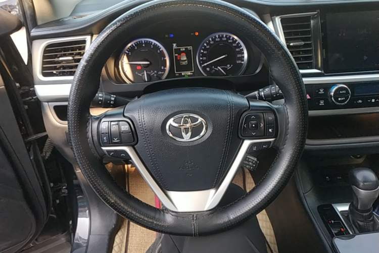 Used Toyota Highlander 2018 2.0T Four-Wheel Drive Prestige Version 7 Seats China VI Standard Steering Wheel