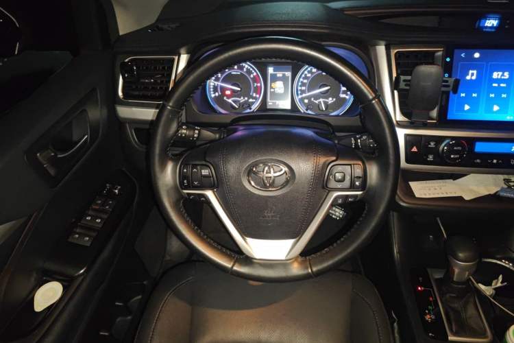 Used Toyota Highlander 2018 2.0T Four-Wheel Drive Prestige Version 7 Seats China V Emission Standard Steering Wheel