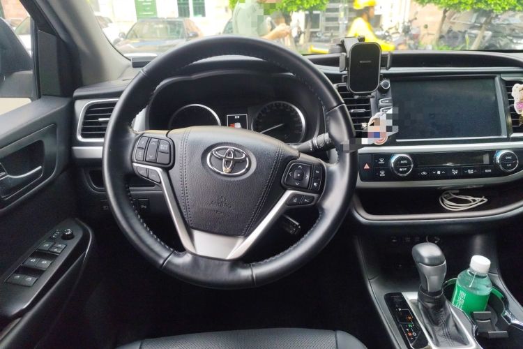 Used Toyota Highlander 2018 2.0T Four-Wheel Drive Luxury Version 7 Seats China VI Standard Steering Wheel