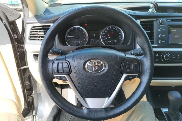 Used Toyota Highlander 2018 2.0T Two-Wheel Drive Elite Version 5 Seats China VI Standard Steering Wheel