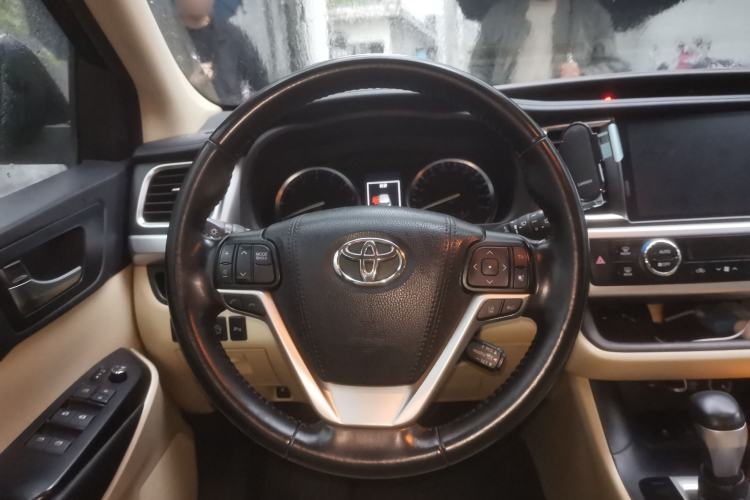 Used Toyota Highlander 2018 2.0T Four-Wheel Drive Prestige Version 7 Seats China VI Standard Steering Wheel
