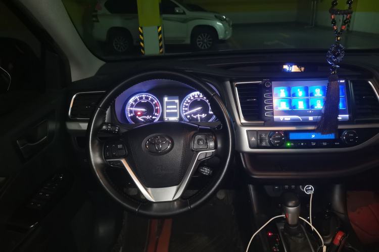 Used Toyota Highlander 2018 2.0T Four-Wheel Drive Luxury Version 7 Seats China VI Standard Steering Wheel
