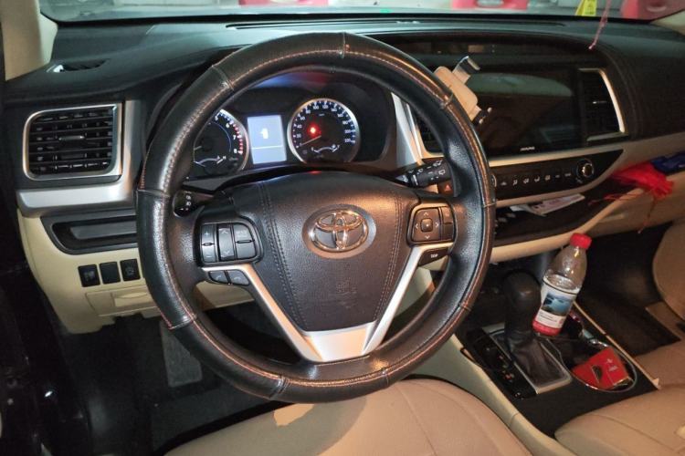 Used Toyota Highlander 2018 2.0T Four-Wheel Drive Elite Edition 7 Seats China VI Standard Steering Wheel