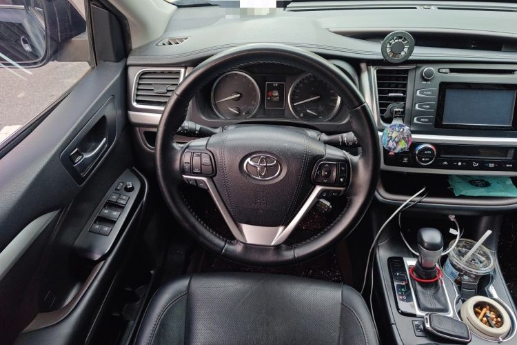 Used Toyota Highlander 2018 2.0T Two-Wheel Drive Luxury Edition 7 Seats China VI Standard Steering Wheel