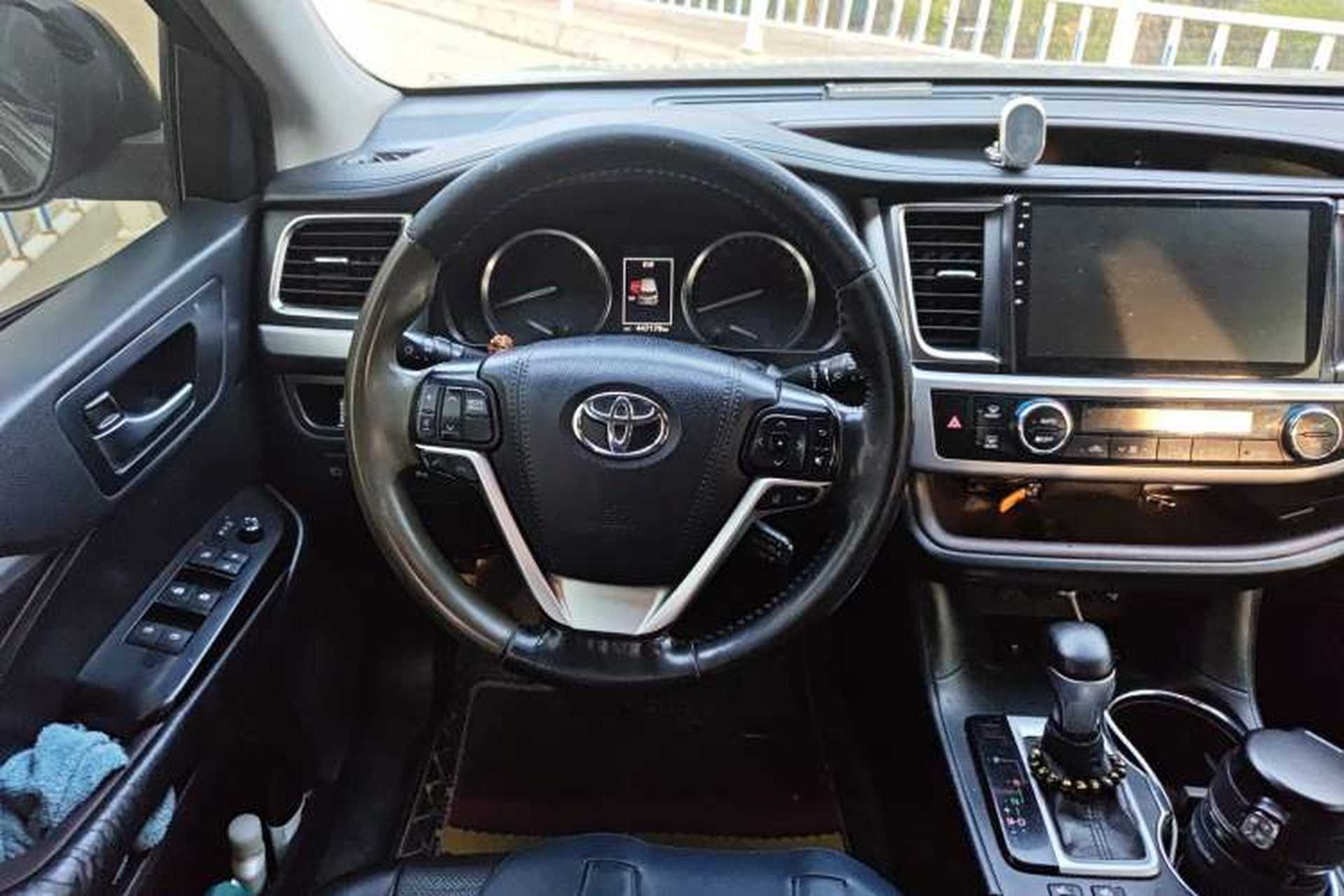Used Toyota Highlander 2018 2.0T Four-Wheel Drive Luxury Edition 7 Seats China V Emission Standard Steering Wheel