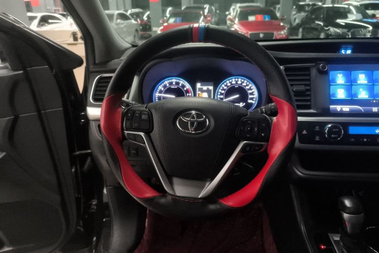 Used Toyota Highlander 2018 2.0T Four-Wheel Drive Luxury Version 7 Seats China VI Standard Steering Wheel