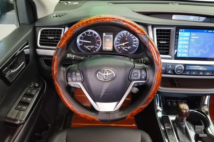 Used Toyota Highlander 2018 2.0T Four-Wheel Drive Luxury Version 7 Seats China VI Standard Steering Wheel