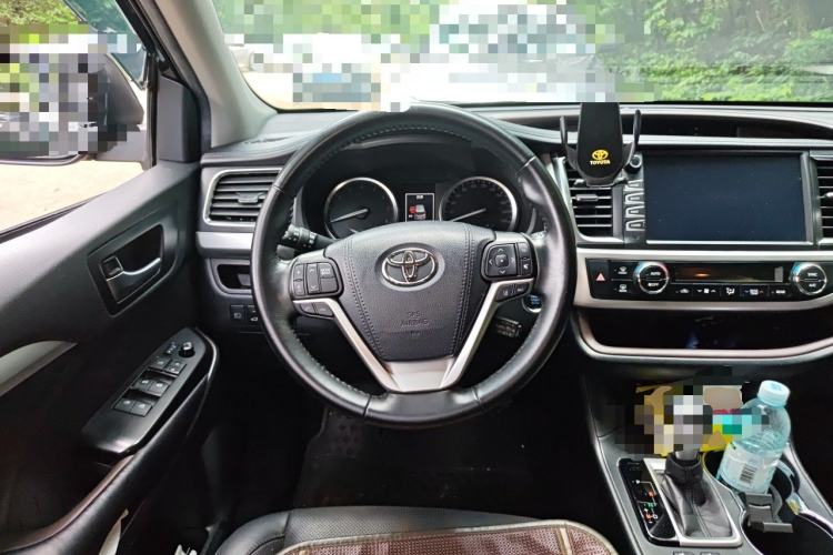 Used Toyota Highlander 2018 2.0T Four-Wheel Drive Luxury Version 7 Seats China VI Standard Steering Wheel
