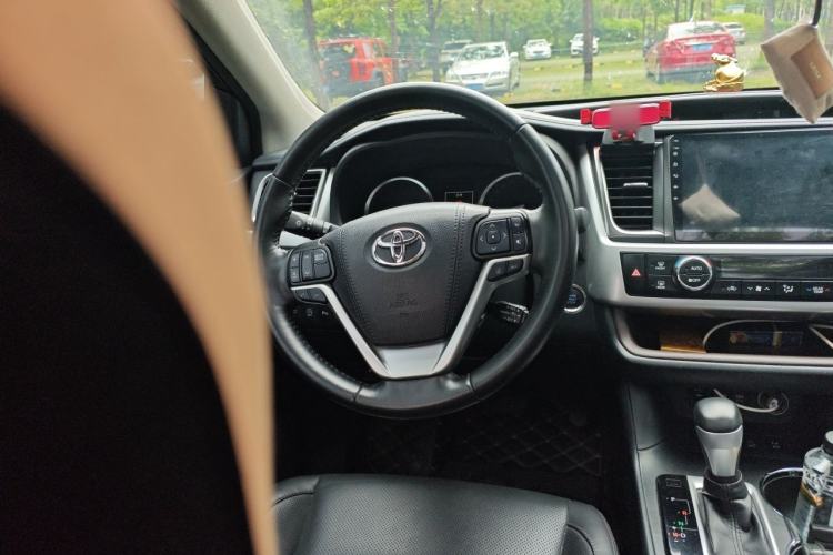Used Toyota Highlander 2018 2.0T Four-Wheel Drive Prestige Version 7 Seats China V Emission Standard Steering Wheel