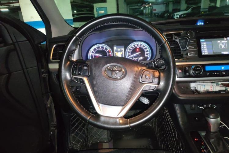 Used Toyota Highlander 2018 2.0T Four-Wheel Drive Luxury Edition 7 Seats China V Emission Standard Steering Wheel