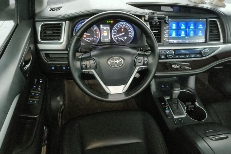 Used Toyota Highlander 2018 2.0T Four-Wheel Drive Luxury Version 7 Seats China VI Standard Steering Wheel