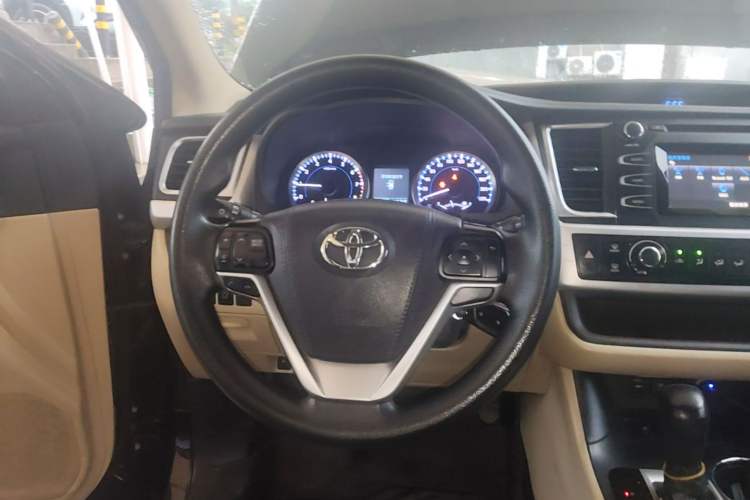 Used Toyota Highlander 2018 2.0T Two-Wheel Drive Elite Edition 5 Seats Emission Standard China V Steering Wheel