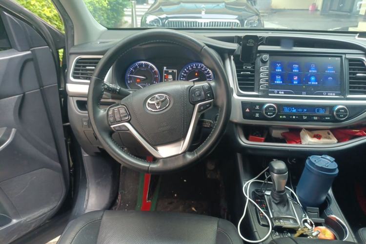 Used Toyota Highlander 2018 2.0T Four-Wheel Drive Luxury Version 7 Seats China VI Standard Steering Wheel