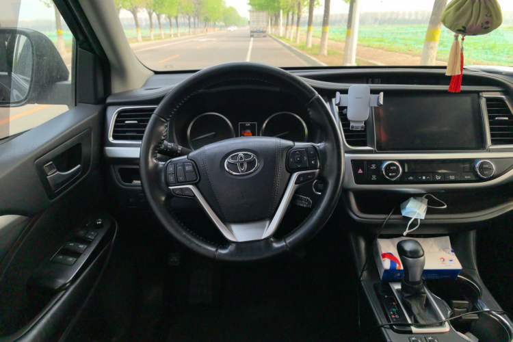 Used Toyota Highlander 2018 2.0T Four-Wheel Drive Prestige Version 7 Seats China VI Standard Steering Wheel