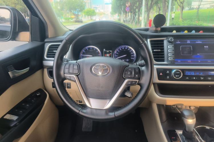 Used Toyota Highlander 2018 2.0T Four-Wheel Drive Luxury Version 7 Seats China VI Standard Steering Wheel