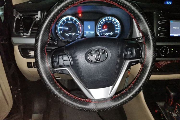 Used Toyota Highlander 2018 2.0T Two-Wheel Drive Elite Edition 5 Seats Emission Standard China V Steering Wheel