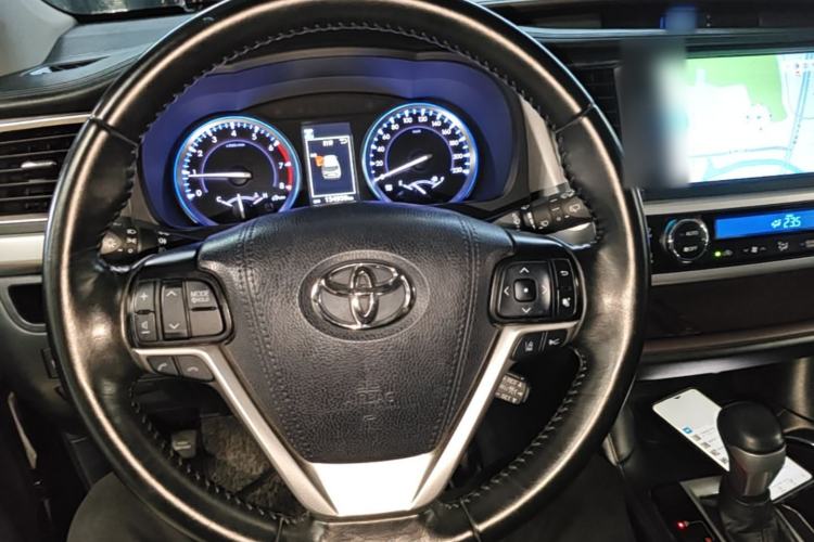 Used Toyota Highlander 2018 2.0T Four-Wheel Drive Luxury Version 7 Seats China VI Standard Steering Wheel