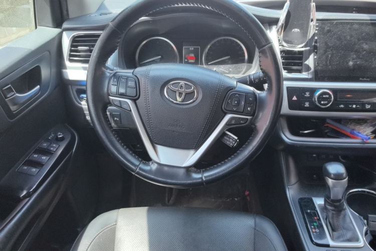 Used Toyota Highlander 2018 2.0T Four-Wheel Drive Knight Edition 7 Seats China VI Standard Steering Wheel