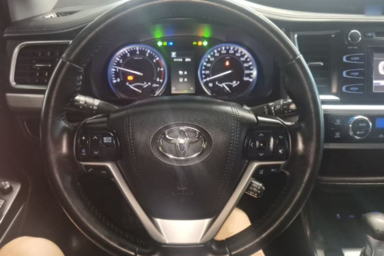 Used Toyota Highlander 2018 2.0T Four-Wheel Drive Luxury Version 7 Seats China VI Standard Steering Wheel