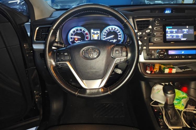 Used Toyota Highlander 2018 2.0T Four-Wheel Drive Luxury Version 7 Seats China VI Standard Steering Wheel