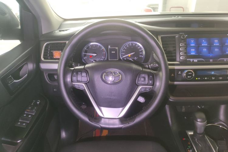 Used Toyota Highlander 2018 2.0T Four-Wheel Drive Luxury Version 7 Seats China VI Standard Steering Wheel