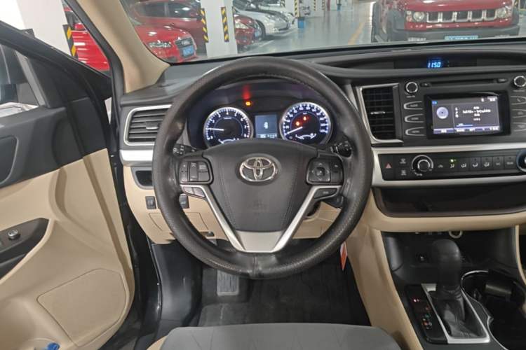 Used Toyota Highlander 2018 2.0T Four-Wheel Drive Elite Edition 7 Seats China VI Standard Steering Wheel