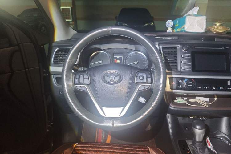 Used Toyota Highlander 2018 2.0T Four-Wheel Drive Luxury Edition 7 Seats China V Emission Standard Steering Wheel