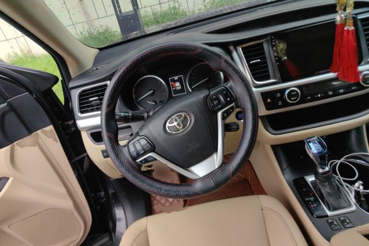 Used Toyota Highlander 2018 2.0T Four-Wheel Drive Luxury Edition 7 Seats China V Emission Standard Steering Wheel