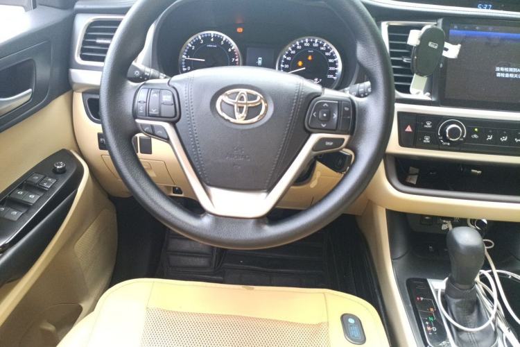 Used Toyota Highlander 2018 2.0T Two-Wheel Drive Elite Edition 7 Seats China VI Standard Steering Wheel
