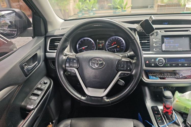 Used Toyota Highlander 2018 2.0T Four-Wheel Drive Luxury Edition 7 Seats China V Emission Standard Steering Wheel