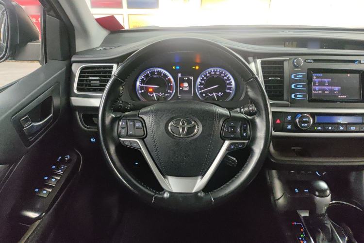 Used Toyota Highlander 2018 2.0T Two-Wheel Drive Luxury Edition 7 Seats China VI Standard Steering Wheel