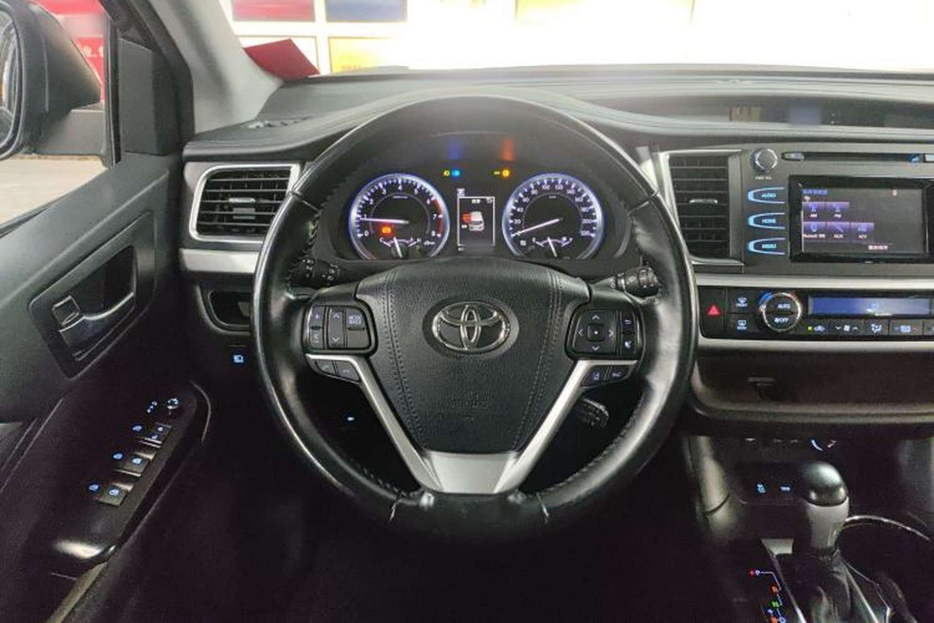 Used Toyota Highlander 2018 2.0T Two-Wheel Drive Luxury Edition 7 Seats China VI Standard Steering Wheel