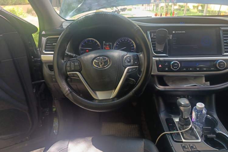 Used Toyota Highlander 2018 2.0T Four-Wheel Drive Prestige Version 7 Seats China VI Standard Steering Wheel