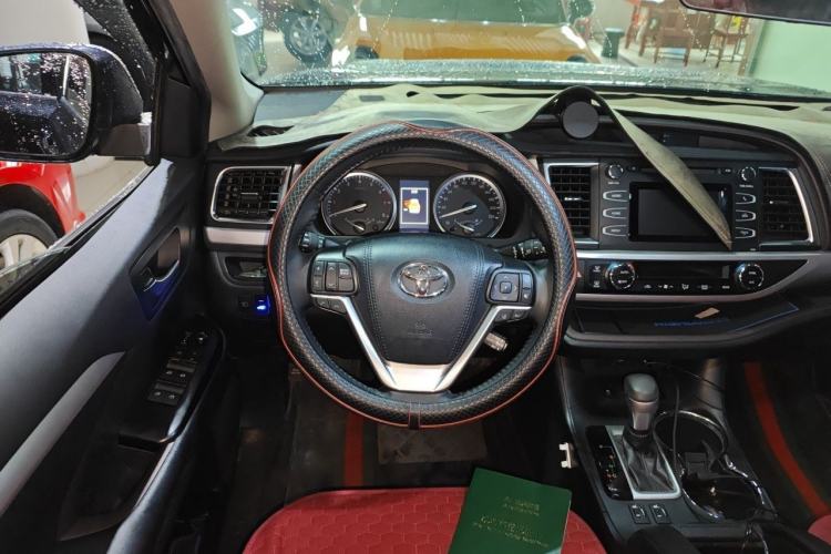 Used Toyota Highlander 2018 2.0T Four-Wheel Drive Luxury Edition 7 Seats China V Emission Standard Steering Wheel