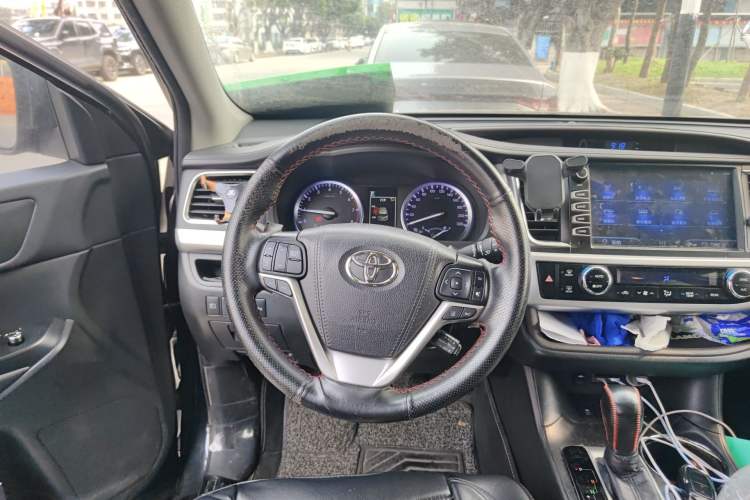 Used Toyota Highlander 2018 2.0T Four-Wheel Drive Luxury Version 7 Seats China VI Standard Steering Wheel