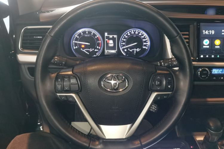 Used Toyota Highlander 2018 2.0T Four-Wheel Drive Luxury Edition 7 Seats China V Emission Standard Steering Wheel