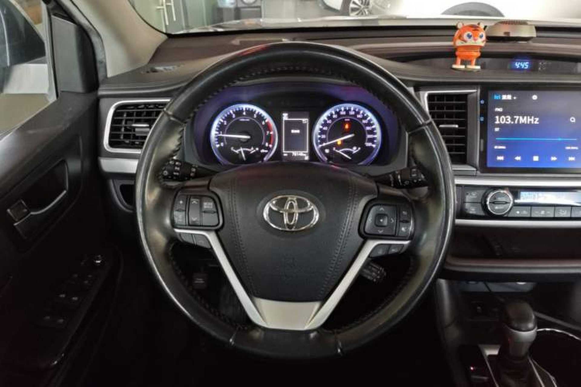 Used Toyota Highlander 2018 2.0T Four-Wheel Drive Prestige Version 7 Seats China VI Standard Steering Wheel