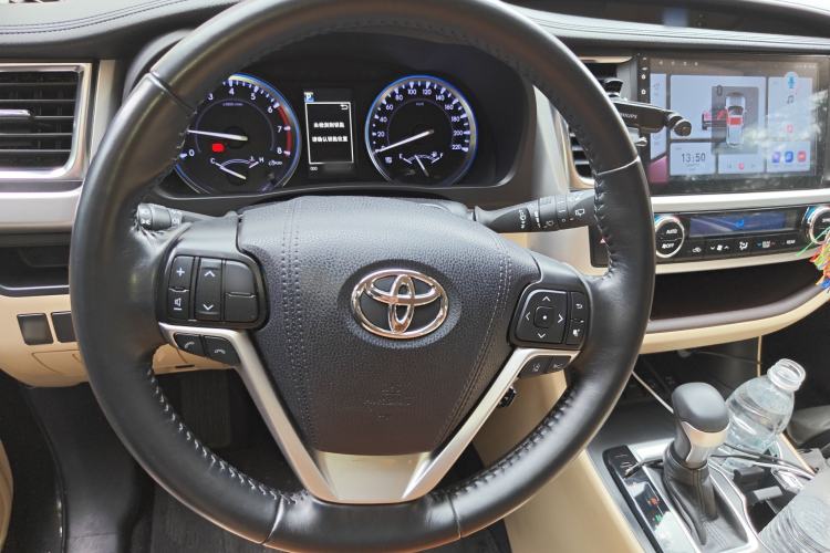 Used Toyota Highlander 2018 2.0T Four-Wheel Drive Luxury Edition 7 Seats China V Emission Standard Steering Wheel