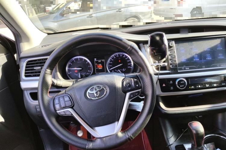 Used Toyota Highlander 2018 2.0T Four-Wheel Drive Luxury Version 7 Seats China VI Standard Steering Wheel