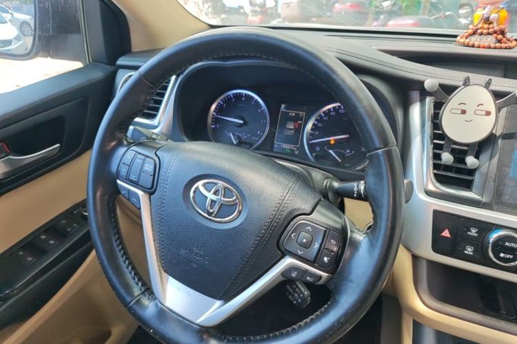 Used Toyota Highlander 2018 2.0T Four-Wheel Drive Luxury Version 7 Seats China VI Standard Steering Wheel