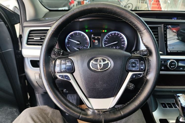 Used Toyota Highlander 2018 2.0T Four-Wheel Drive Prestige Version 7 Seats China V Emission Standard Steering Wheel
