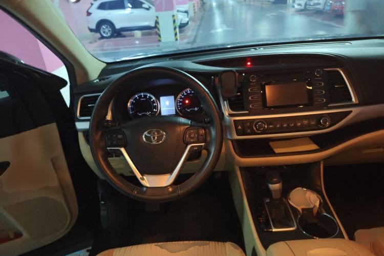 Used Toyota Highlander 2018 2.0T Two-Wheel Drive Elite Version 5 Seats China VI Standard Steering Wheel