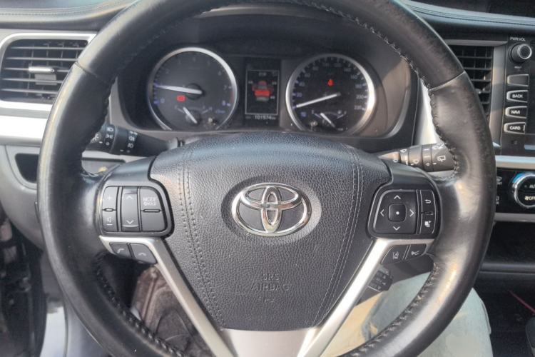 Used Toyota Highlander 2018 2.0T Four-Wheel Drive Luxury Version 7 Seats China VI Standard Steering Wheel