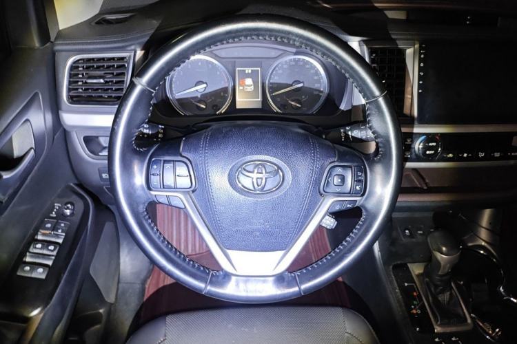 Used Toyota Highlander 2018 2.0T Four-Wheel Drive Luxury Edition 7 Seats China V Emission Standard Steering Wheel
