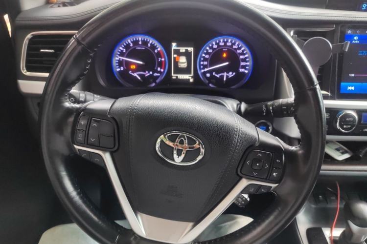 Used Toyota Highlander 2018 2.0T Two-Wheel-Drive Luxury Edition 7 Seats Emission Standard China V Steering Wheel