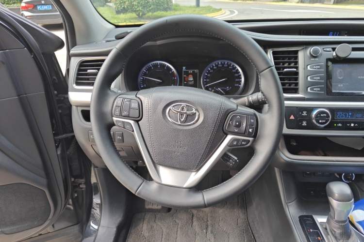 Used Toyota Highlander 2018 2.0T Four-Wheel Drive Luxury Edition 7 Seats China V Emission Standard Steering Wheel